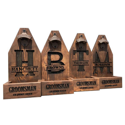 Personalizado personalizado de madera montado en la pared abrebotellas de cerveza para el regalo de novios de la boda