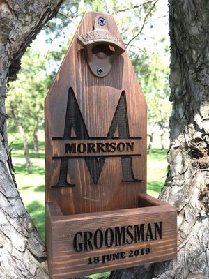 Personalizado personalizado de madera montado en la pared abrebotellas de cerveza para el regalo de novios de la boda