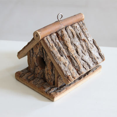 Casita de pájaros de madera impresa con tela de seda hecha a mano y respetuosa con el medio ambiente