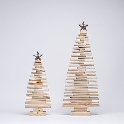 Decoración de la mesa del árbol de Navidad Ornamentos con diseño simple y color de madera natural