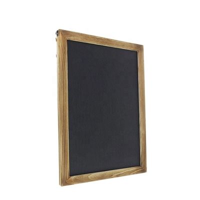 Menú colgante de madera de color claro de madera de pino para cafeterías