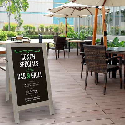 Tablero negro para restaurantes y cafeterías de madera de color simple en estilo mini simple y útil