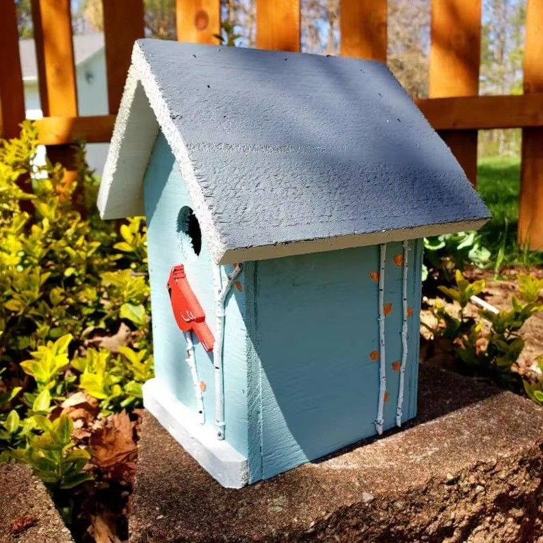Casita de pájaros de colores de madera hecha a mano Mini Caja de madera colgante para jardín del patio