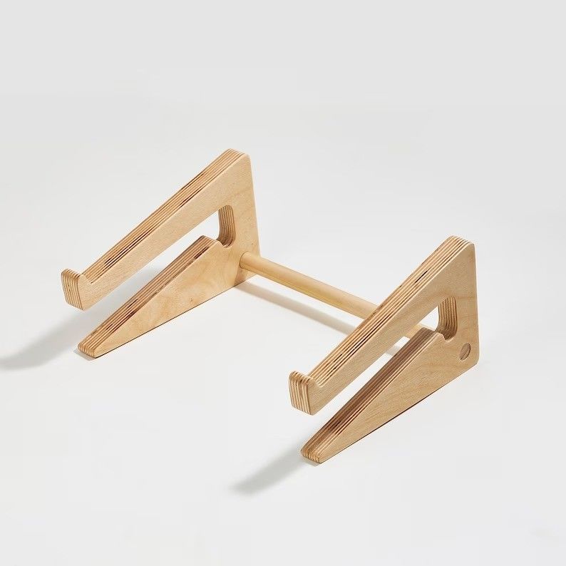 Acceptable OEM/ODM soporte de computadora portátil de madera para Mac Book accesorio de escritorio de espacio de trabajo ergonómico