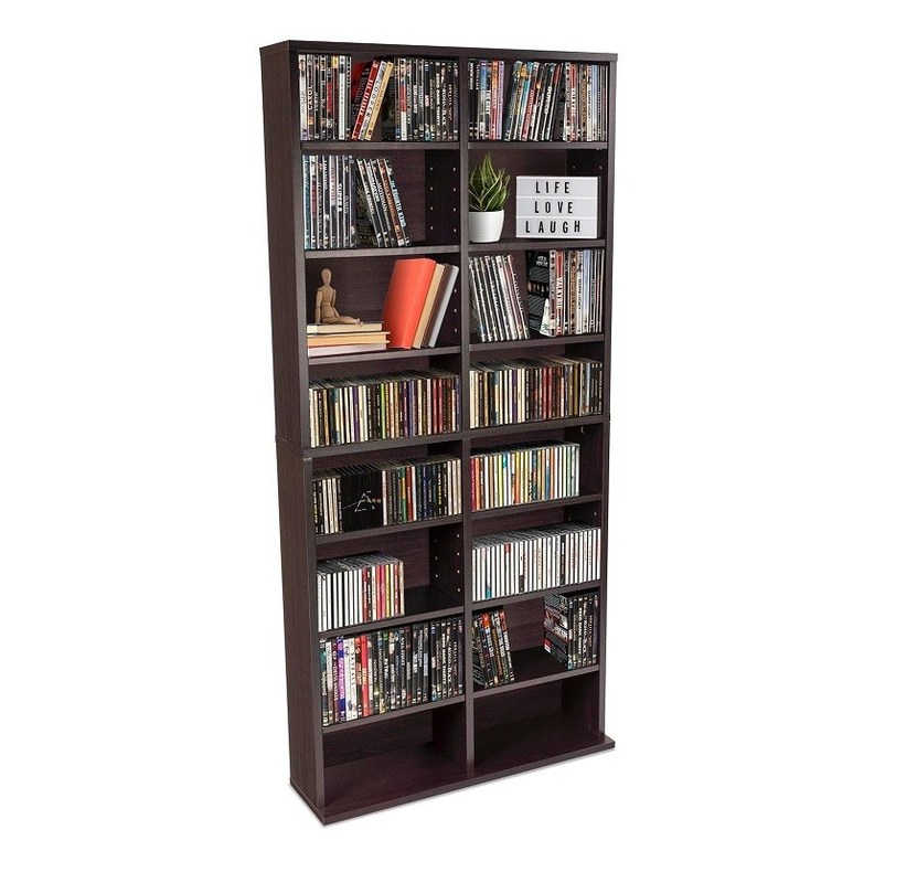 12 estanterías ajustables y 4 estanterías fijas en color de madera de pino