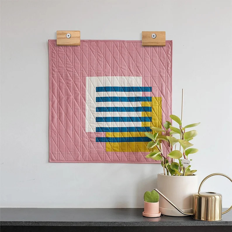 Colgador de arte de fibra textil versátil adecuado para varios artículos de ropa y decoración del hogar