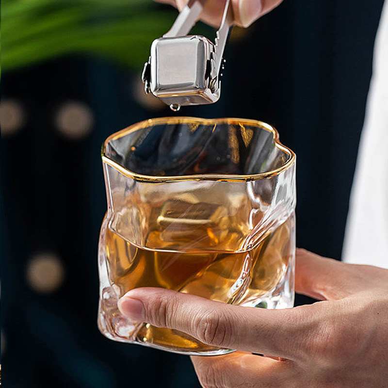 Taza de cristal de vidrio de whisky con líneas retorcidas Logotipo personalizado y opciones multicolores