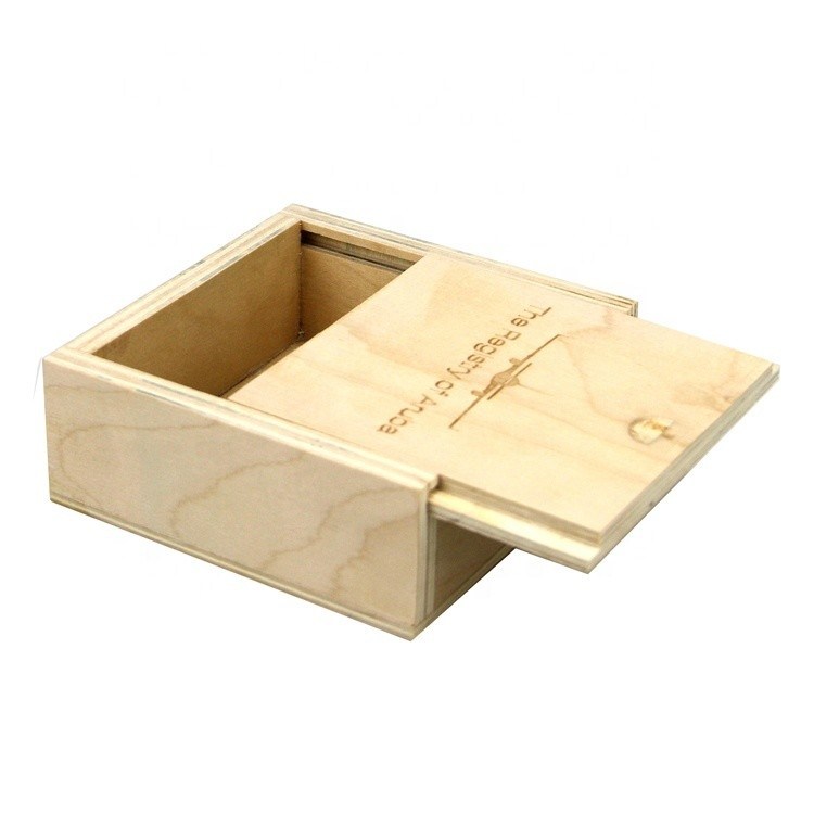 Otras cajas de madera de 10x10x3.8cm de color natural con tapa deslizante de TIMBER