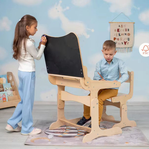 Montessori Muebles de estudio para niños Conjunto de tamaño personalizado Escritorio y silla de madera con mesa de tiza